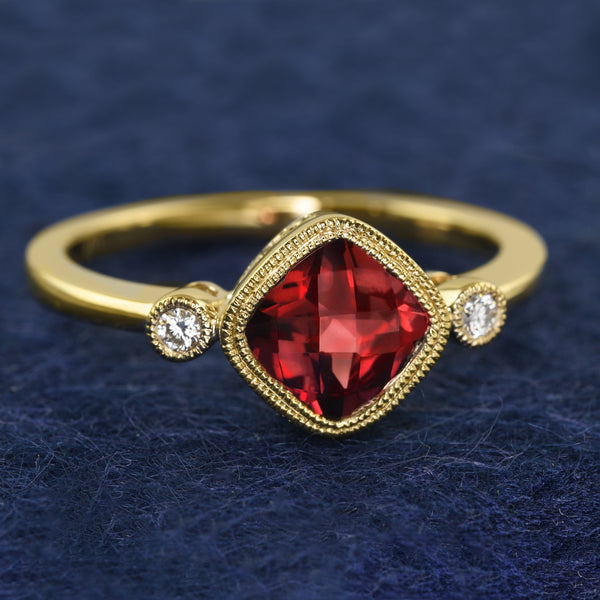 Darling Detailed Garnet Ring