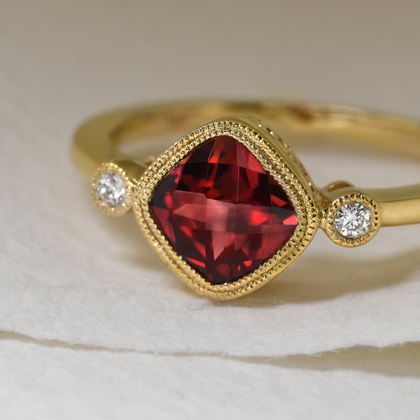 Darling Detailed Garnet Ring