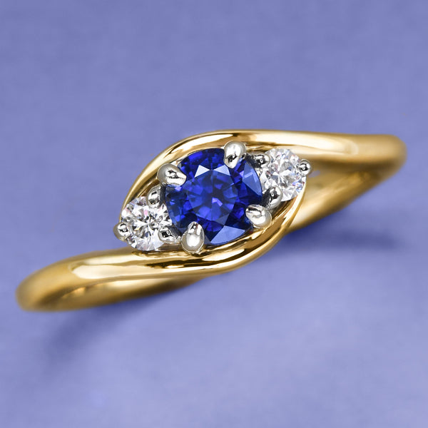 "Hug" Ring In Blue Sapphire