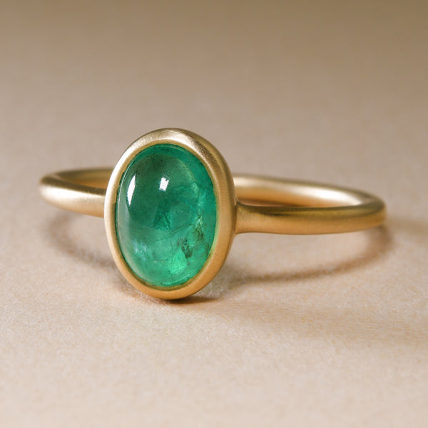 Glowing Emerald Ring In Gold