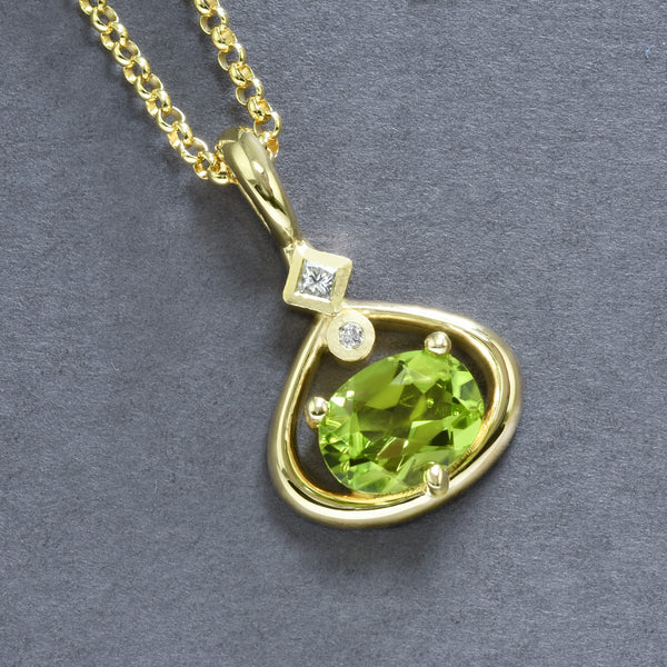 Peridot Pendant By Plantes